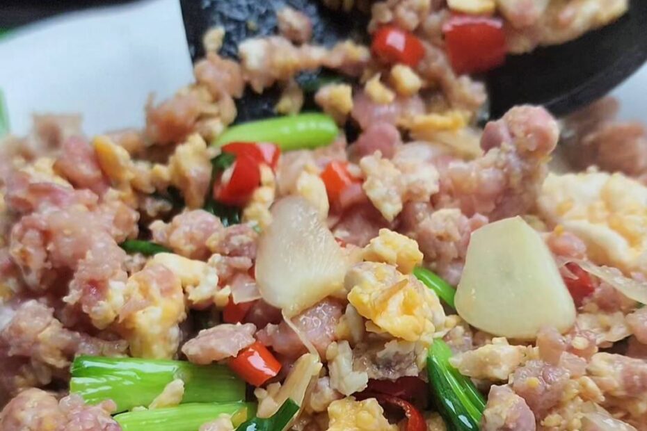 แหนมผัดไข่