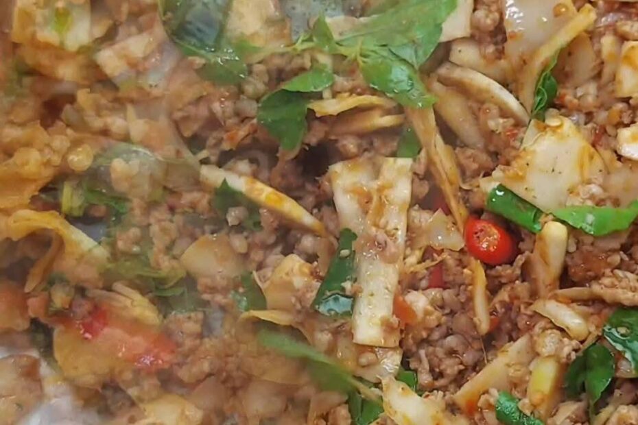 ผัดหน่อไม้ดองหมูสับ